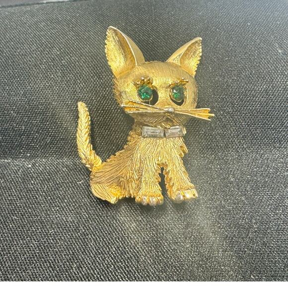 Pell Jewelry Company Jewelry - Vintage Pell cat pin, green eye , gold toned metal-cat lover
